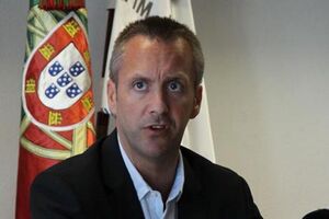 Sérgio Monteiro quer erguer estátua a Passos Coelho