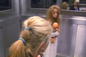 'Menina-fantasma' da TV brasileira torna-se êxito da Internet (vídeo)