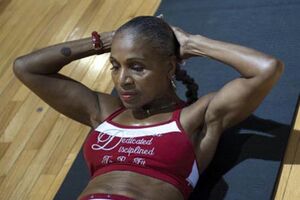 A mais velha 'bodybuilder' do mundo (vídeo)