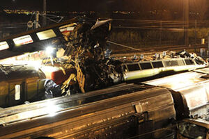 Falta de aderência nas rodas causou choque de comboios