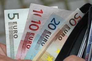 Aumento do salário mínimo custa 600 ME a empregadores no total do ano