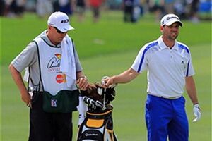 Sergio Garcia bate tacada de génio numa árvore (vídeo)