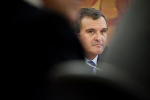 Voto contra em louvor a Miguel Relvas