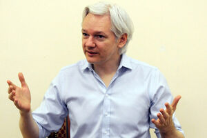 Assange diz que Snowden está 'são e salvo'