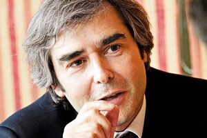 Coro do Teatro São Carlos surpreende com flash mob (vídeo)