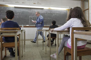 Só 0,007% dos professores contratados entraram nos quadros 
