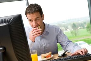 Estudo: Seja produtivo... almoce à secretária