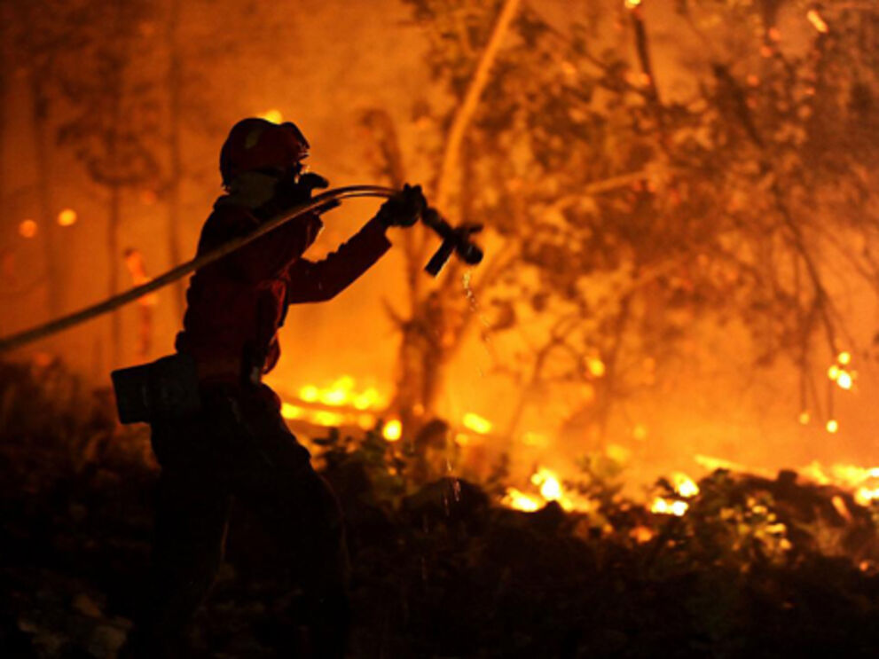 Três bombeiros hospitalizados ainda em estado grave