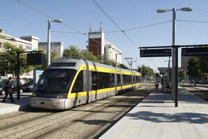 Metro do Porto descarrila na Trindade (actualizada)
