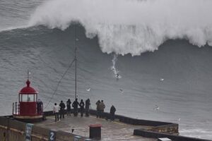 Carlos Burle pode ter batido McNamara na Nazaré