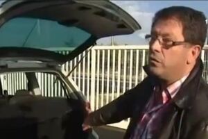 Criança encontrada em mala de carro choca o mundo (vídeo)