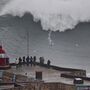 Surfista quase se afogou na Nazaré ao surfar onda gigante