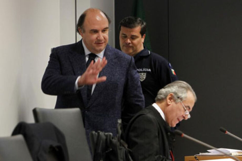 Ordem expulsa Vale e Azevedo