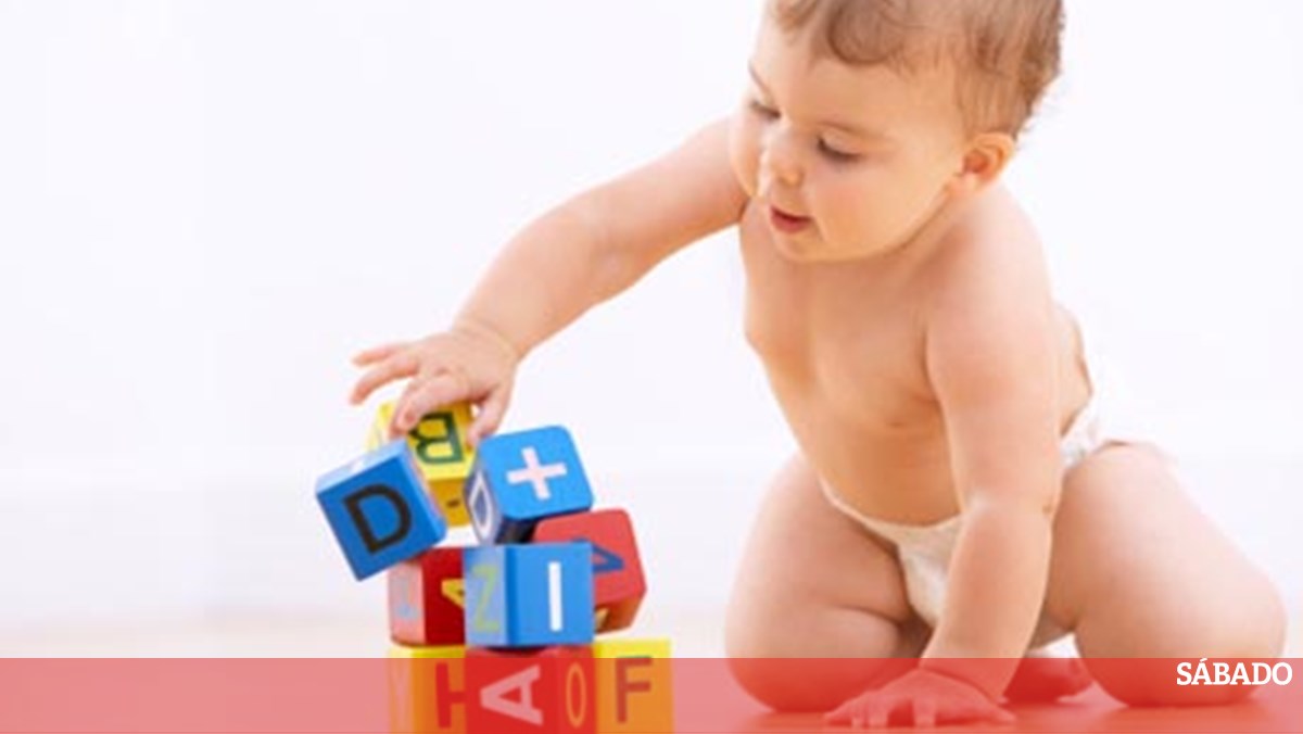Топ развивающих игр. Дети играют в кубики. Раннее развитие детей. Раннее развитие детей 1-3 года. Дети преддошкольного возраста.