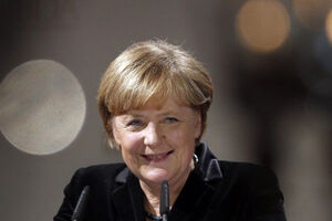 Merkel recebe Prémio Indira Ghandi para a Paz