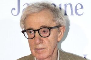 Filha adoptiva de Woody Allen acusa-o de abuso sexual