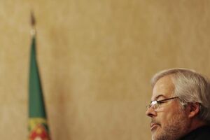 Constitucional chumba referendo à co-adopção por casais homossexuais