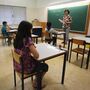 Dezenas de professores que não receberam subsídio de Natal