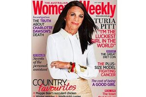 Jovem queimada é capa de revista em Julho