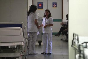 Médicos em greve voltam hoje de batas brancas à rua 