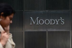 Moody’s sobe 'rating' para um nível inferior a lixo