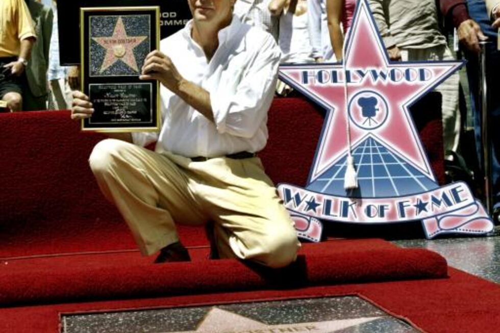 Kevin Costner com a sua estrela no Passeio da Fama, em Hollywood