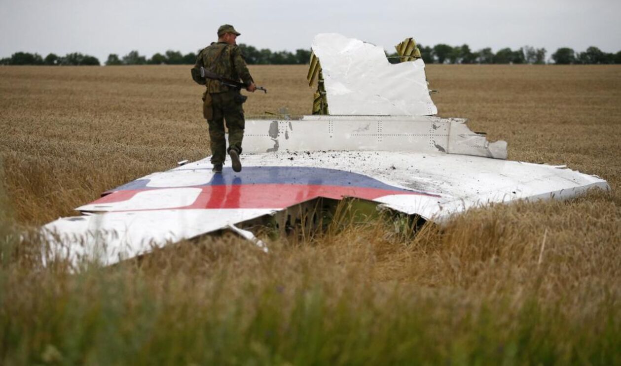 Voo MH17 foi atingido por 'numerosos objectos'