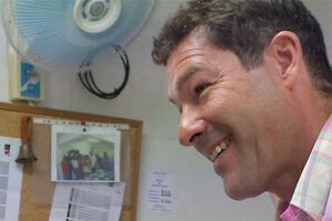 Marcantónio Del Carlo cozinha para a AMI (vídeo)