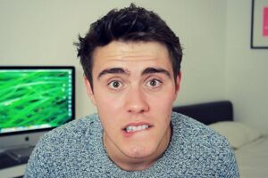 Alfie Deyes numa apresentação ao vivo