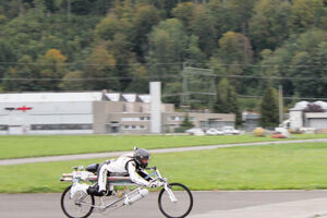 Suíço bate recorde ao alcançar 333Km/h numa bicicleta (vídeo)