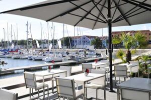 Cafetaria Mensagem Oyster &amp; Sushi Bar