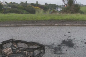 CML diz que buraco na Rotunda do Relógio vai ser reparado hoje