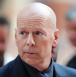 Bruce Willis teve de sair de casa para receber tratamentos contínuos