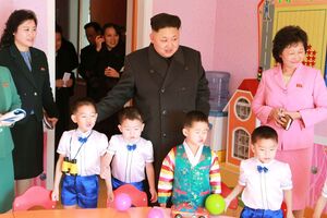 KimJong-Un_Beatles_npl.mp4
