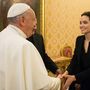Angelina Jolie recebida pelo Papa Francisco