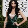 Conchita Wurst na passadeira vermelha dos Globos de Ouro