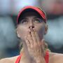 Sharapova apanha susto mas segue em frente