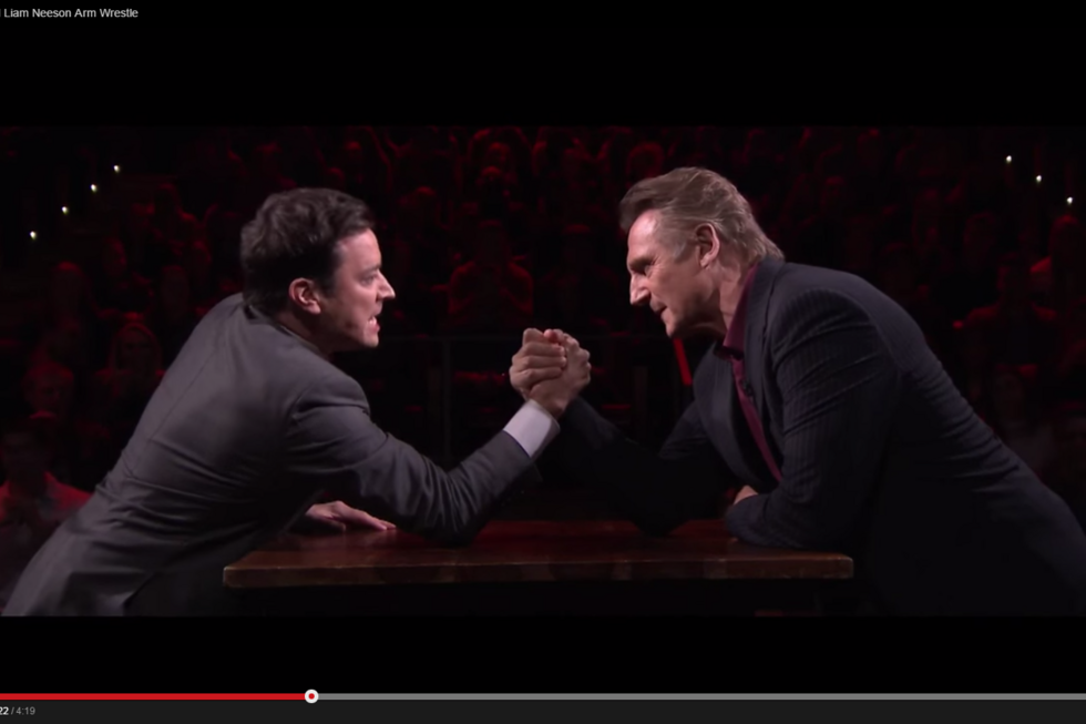 Jimmy Fallon, Liam Neeson, braço de ferro