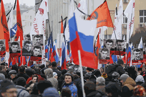 Russos saem à rua para homenagear Nemtsov