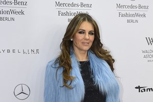 Liz Hurley conta como era Hugh Grant na cama