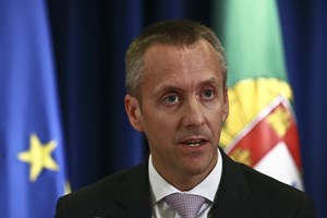 Companhias aéreas portuguesas têm de ter dois tripulantes no cockpit