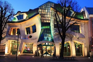 Fazer compras num dos edifícios mais estranhos do mundo