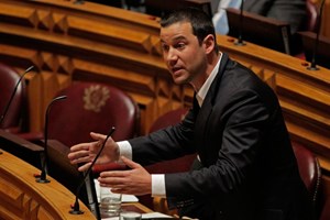 PS reage às perguntas do PSD