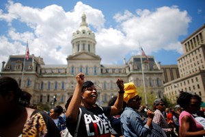 Mayor de Baltimore levanta ordem de recolher obrigatório
