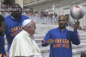 TheHarlemGlobetrottersPopeFrancisbasket.mp4