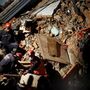 Centenário resgatado dos escombros uma semana depois do sismo no Nepal