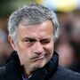 Mourinho critica gastos no futebol com país em crise 