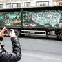 Graffiti de Banksy num atrelado foi vendido por 625 mil euros