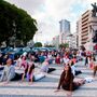 Yoga Flash Mob anima centro do Saldanha