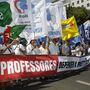 Escola Profissional protesta contra salários em atraso